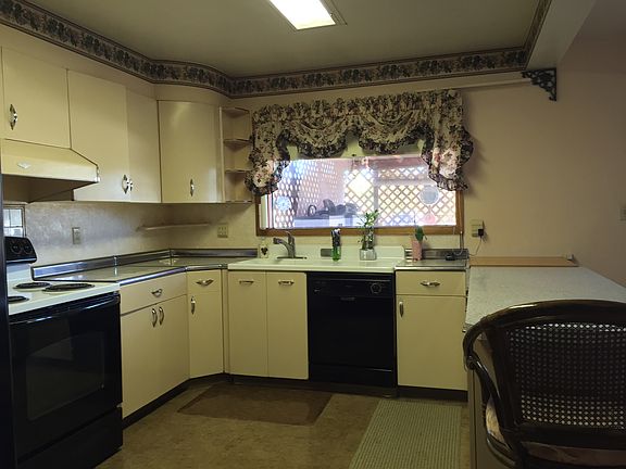 3rd image of 1719 W Margaret St
