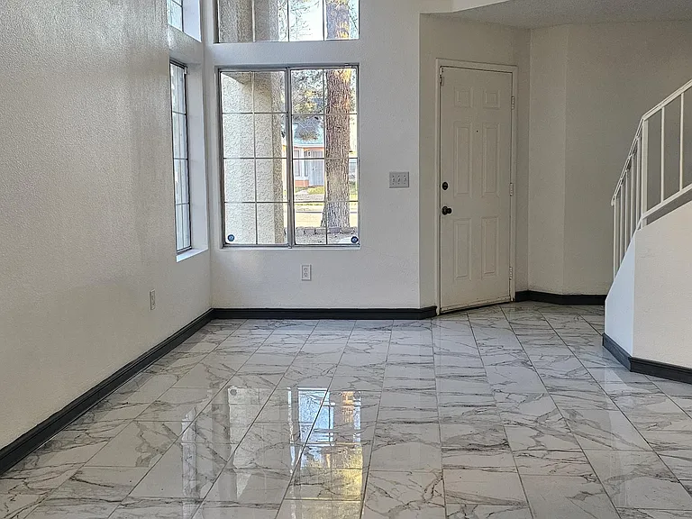 2229 Goldhill Way — Photo 2
