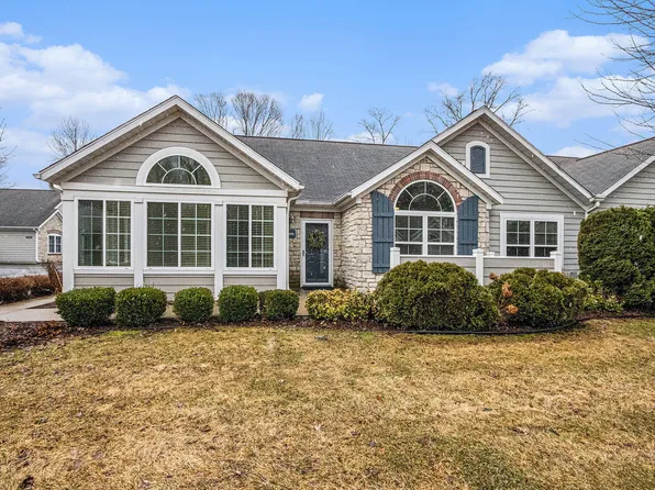 3096 Riverview Ln, Benton Harbor, MI 49022