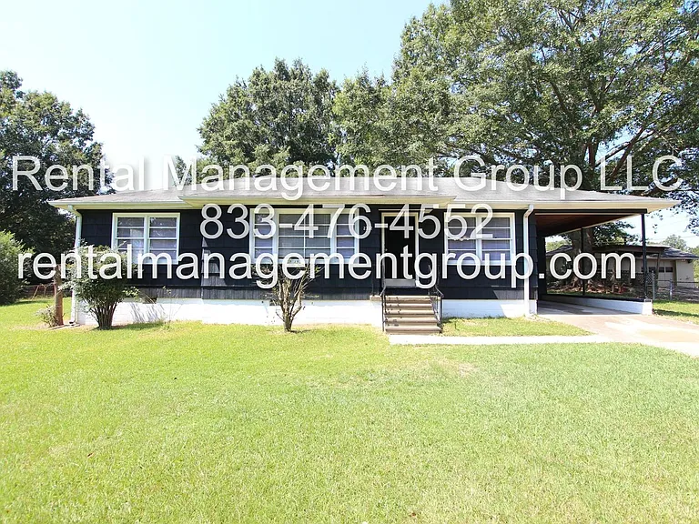2332 3rd St NE — Photo 1