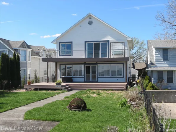 4583 Allen Cove Rd, Luna Pier, MI 48157