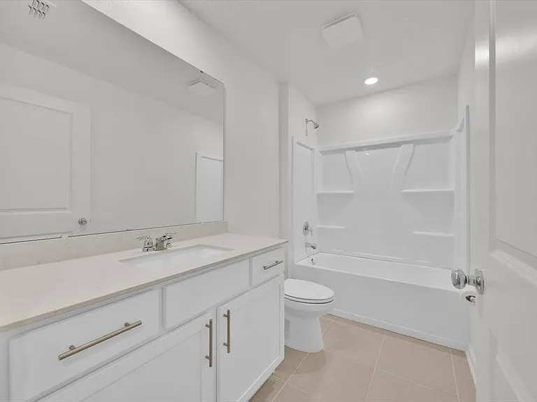2398 McKinley Dr — Photo 6