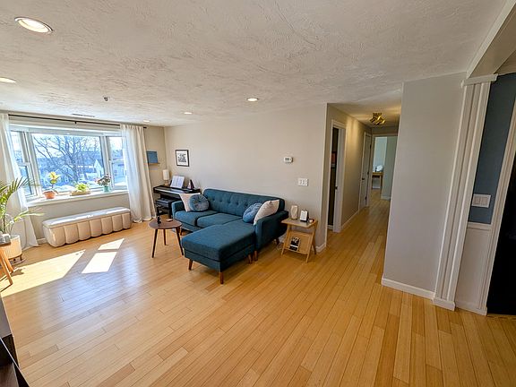 4th image of 55 Howland St APT 3E