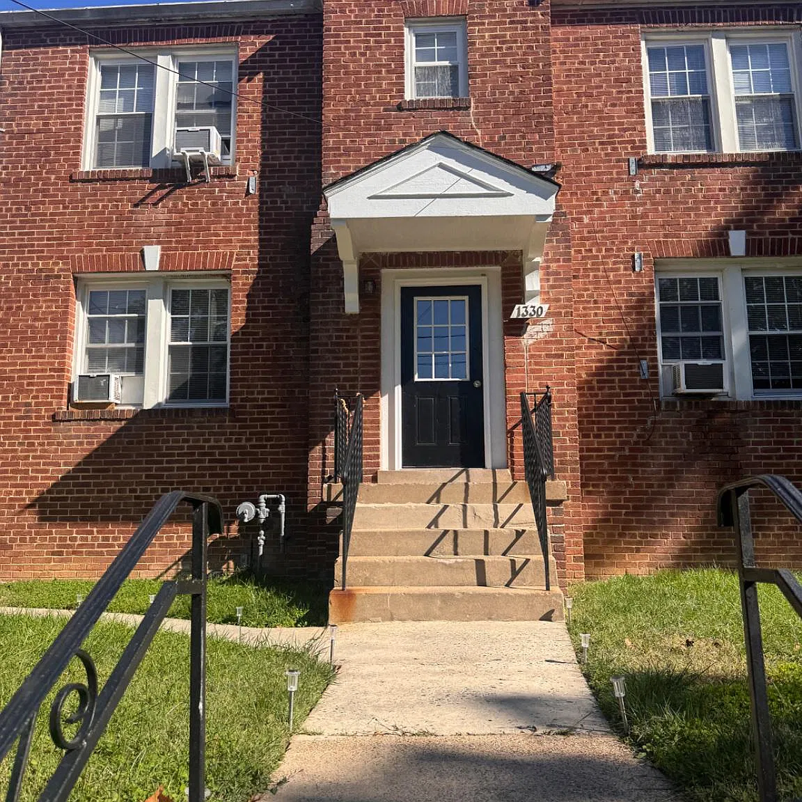 2 bed, 1.0 bath, 1200 sqft, $1,720 — Photo 1