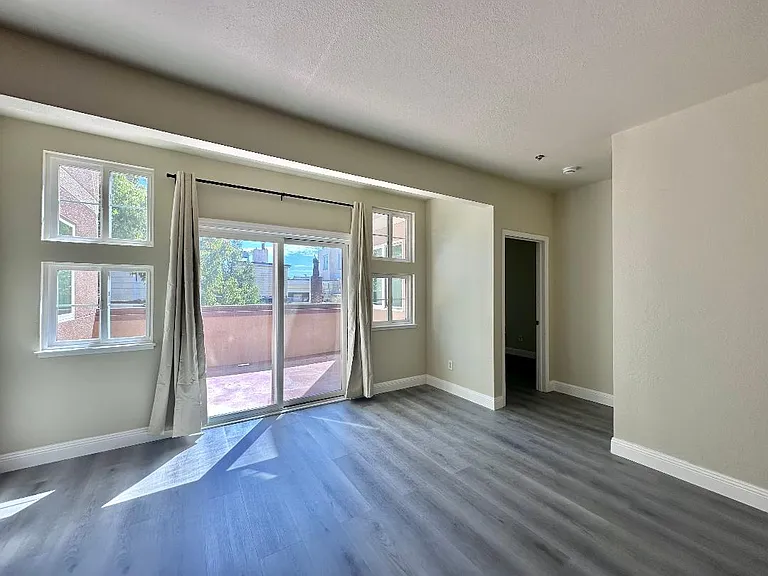 2615 Telegraph Ave #205 — Photo 8
