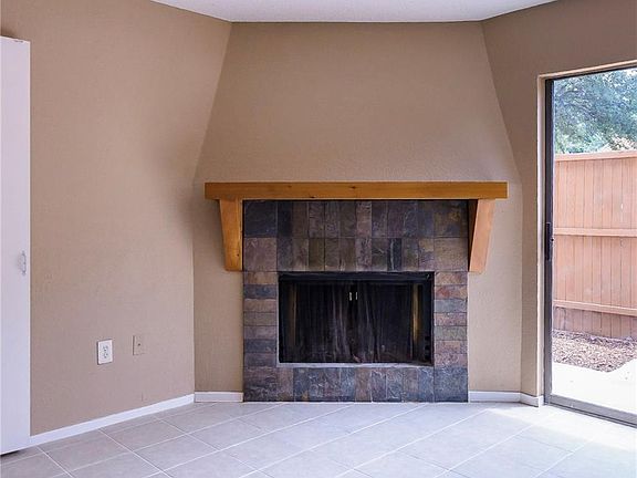 3rd image of 869 Dublin Dr #4