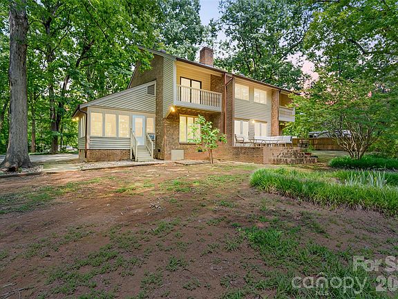 2nd image of 106 Marianna Cir