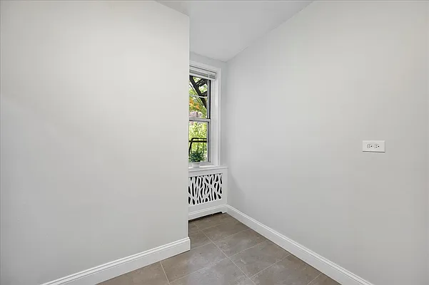 Sold by BREU CHURCHILL | media 2