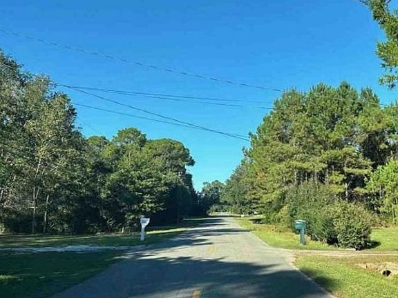 Exterior Neighborhood (street photo)