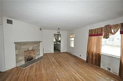 2nd image of 800 Wayne Ave