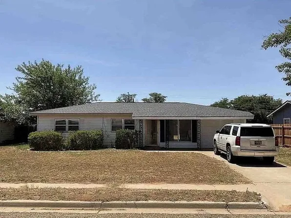 704 E Yucca Ln, Brownfield, TX 79316