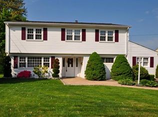 31 Farmbrook Dr, Old Bridge, NJ 08857