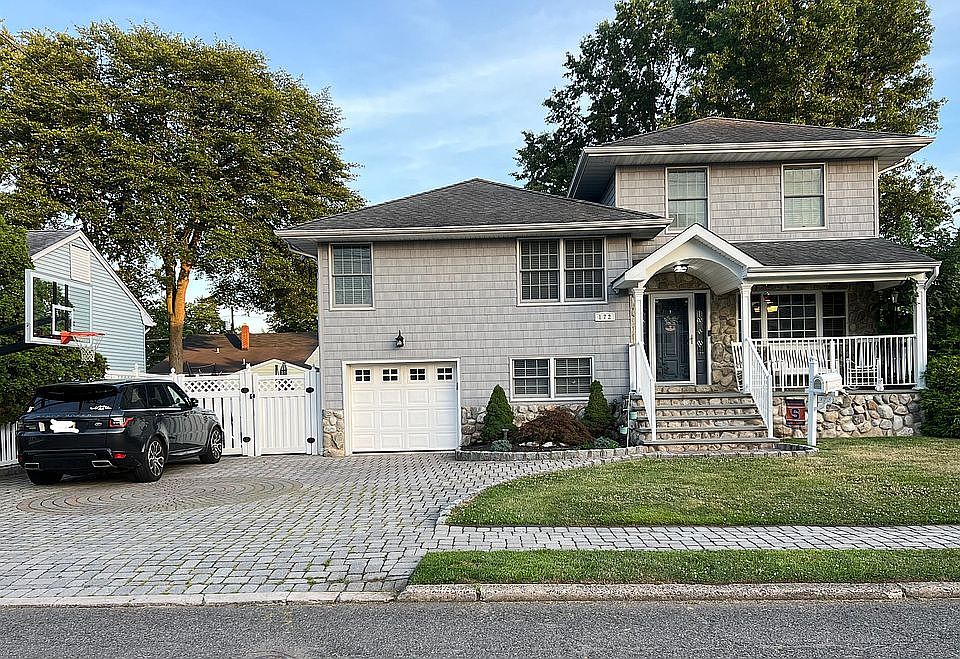 Large 5+ car driveway 