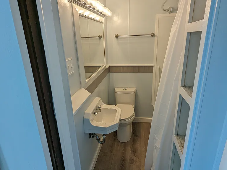 5400 Howe St #3 — Photo 5