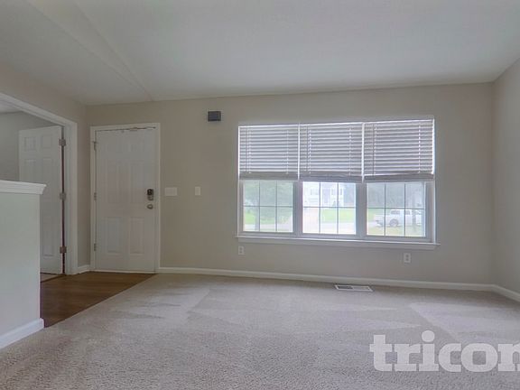 3rd image of 29 Cedars Glen Cir