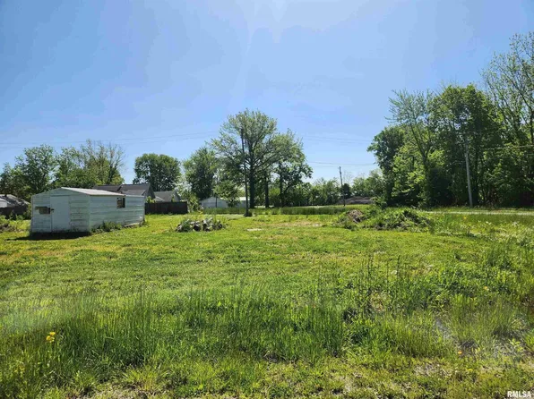 64 S 2nd St, Ashley, IL 62808