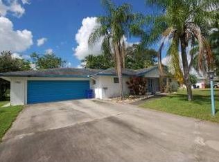 1607 Country Club Pkwy, Lehigh Acres, FL 33936