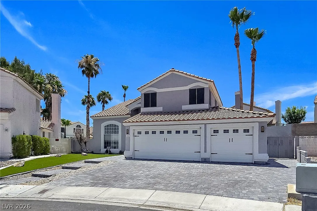 4 bed, 3.0 bath, 2499 sqft, $3,900 — Photo 2