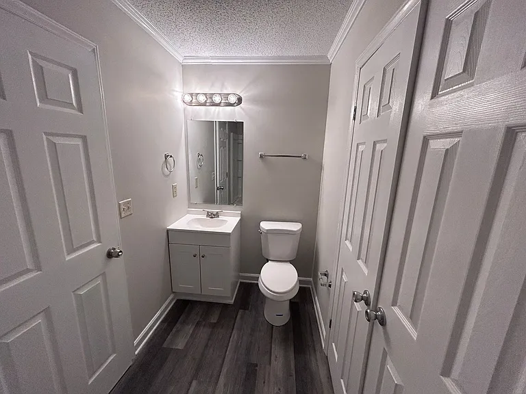 2413 Robbins St — Photo 21