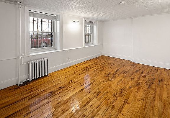 4th image of 36 Douglass St Floor 1