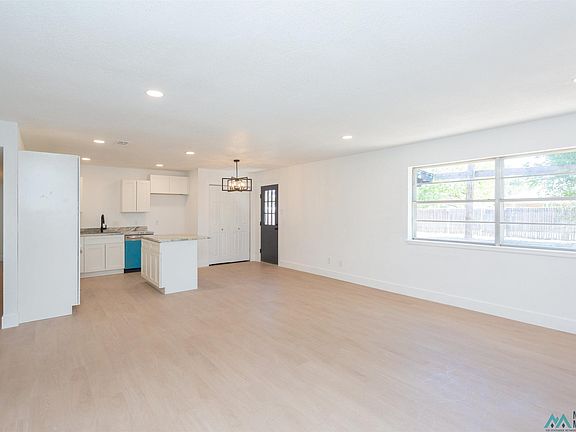 4th image of 608 Twin Diamond Rd