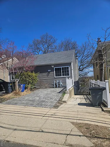 60 Marwood Rd N Photo 1