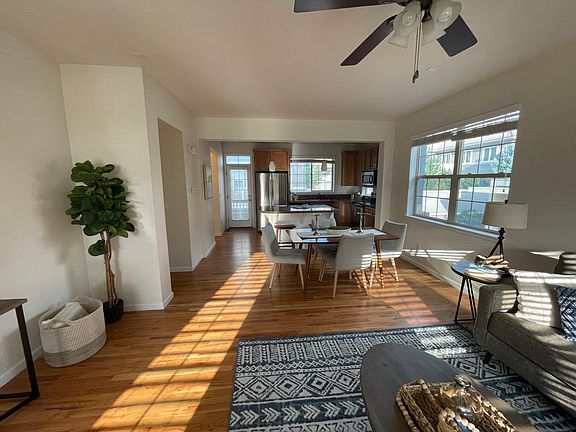 Spacious living /dining area with great light