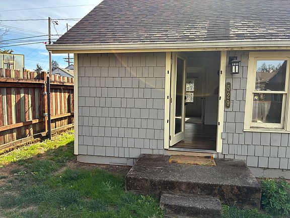 3rd image of 529 F St