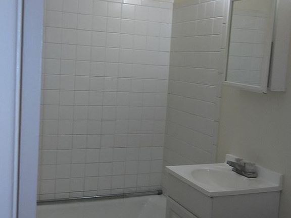 3rd image of 124 Harvard Dr SE APT 21