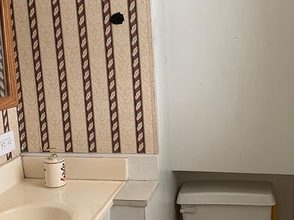Senior 55+ Community: 1/2 Bath in Bedroom 1