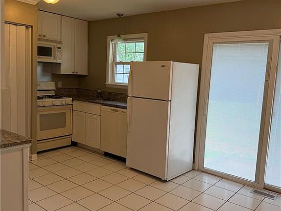 4th image of 418 Hunlac Ave