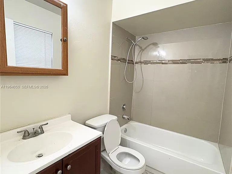 813 SW 10th St #B — Photo 6