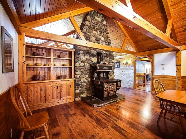 3042 Center Road, Hardwick, VT 05843