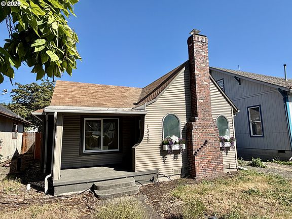 2nd image of 1325 SE Pine St