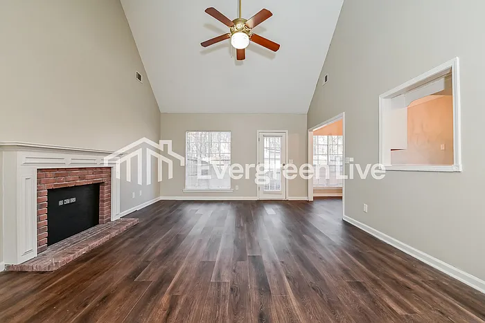 3 bed, 2.0 bath, 1416 sqft, $1,795 — Photo 2