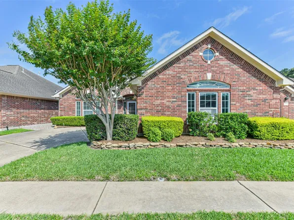314 Parkwood Village Dr, Friendswood, TX 77546