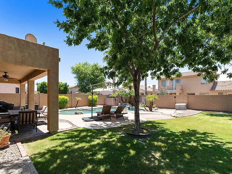 1425 E Morelos St — Photo 14