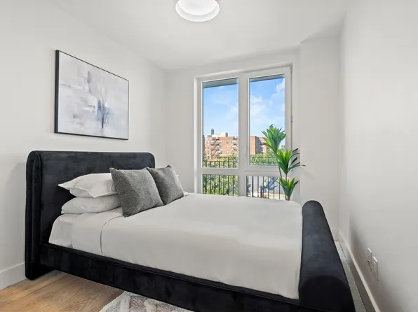 1173 Rogers Avenue image 7 of 12