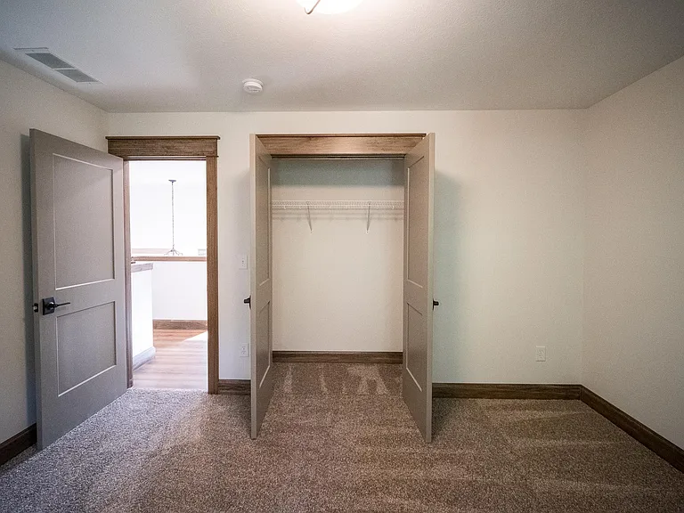 927 E Miller Dr — Photo 14