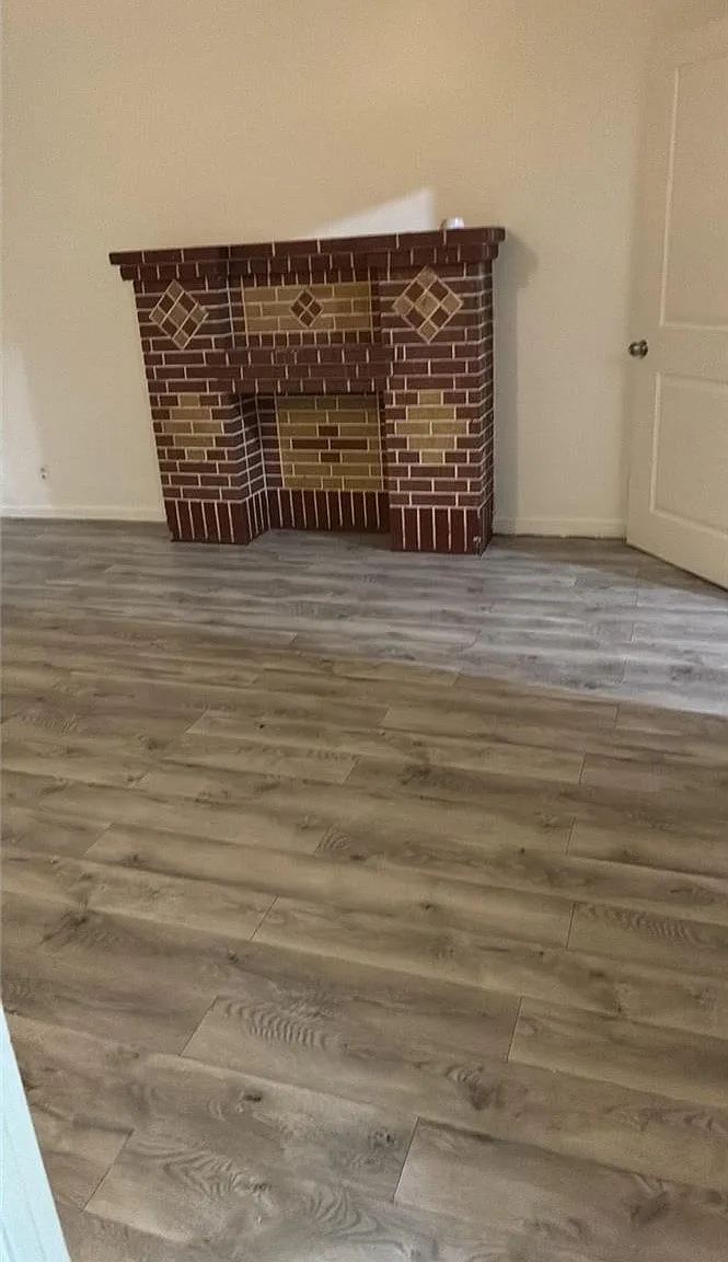 3 bed, 1.0 bath, 1600 sqft, $1,999 — Photo 2