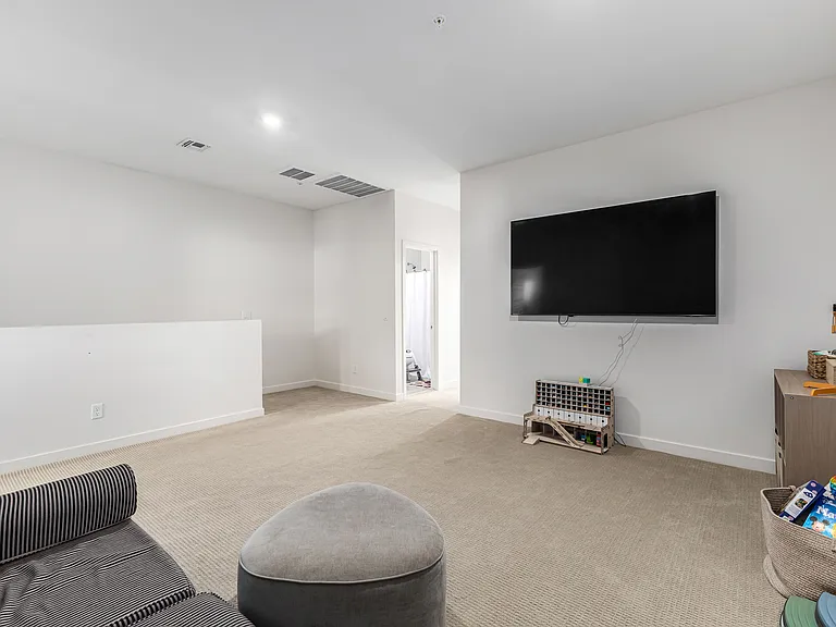 2265 W Echo Ln — Photo 17