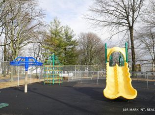 37 Regent Cir, Staten Island, NY 10312