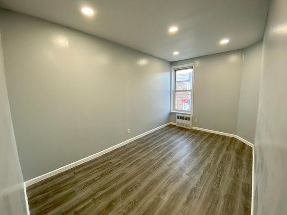4th image of 1370 E 66th St #3F