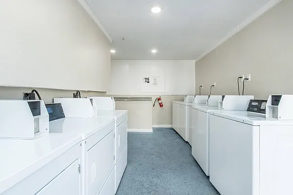 Sierra Heights Apartments — Photo 16