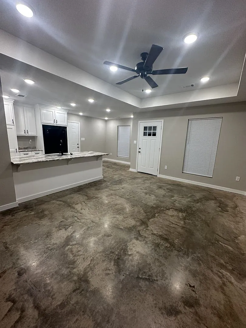 3 Bed 2 Bath House On An Acre Of Land! Pet Friendly! — Photo 2