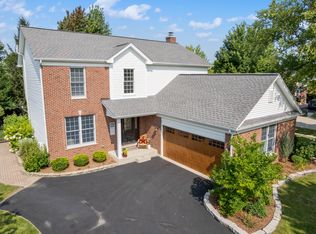 2 Charminster Ct, Algonquin, IL 60102