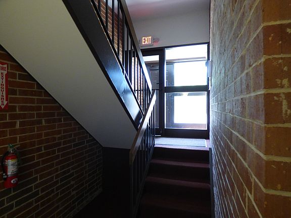 4th image of 140 E Fountainview Ln APT 1A