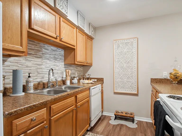 Summerfield Apartment Homes — Photo 16