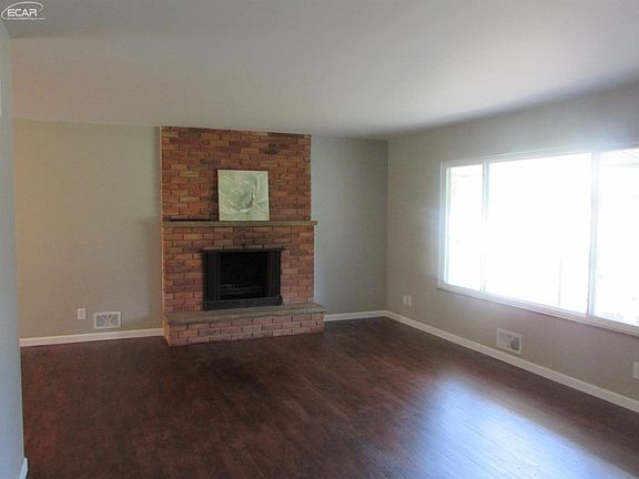 3rd image of 1388 Alcona Dr
