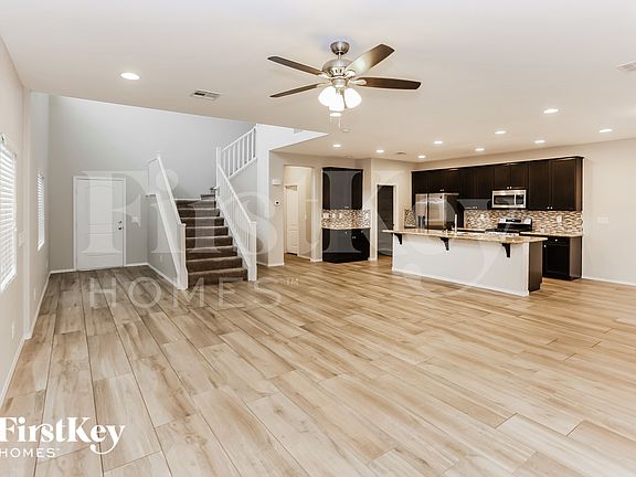 3rd image of 10552 Mount Blackburn Ave